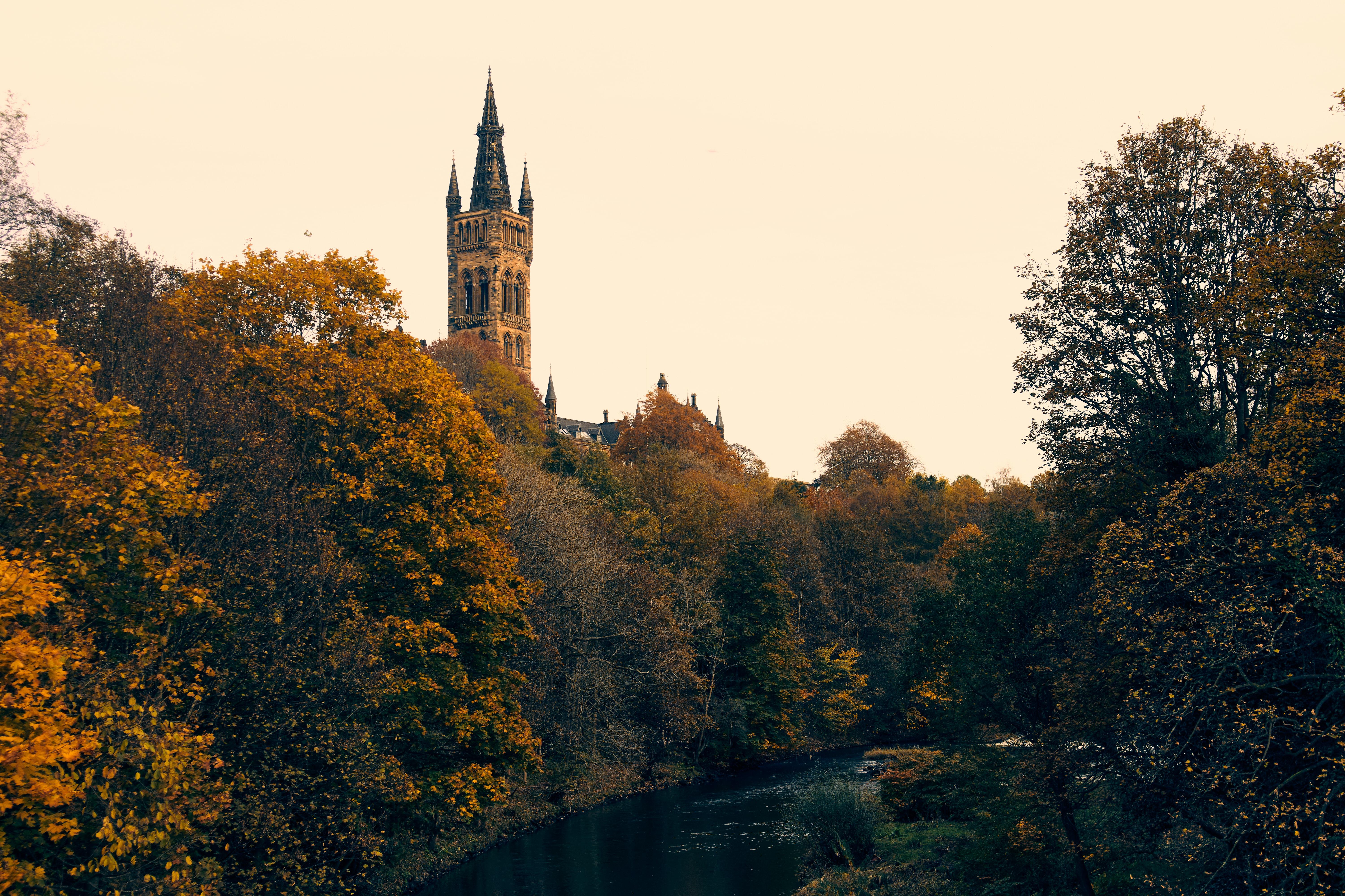 Point de vue sur le clocher de l'université de Glasgow